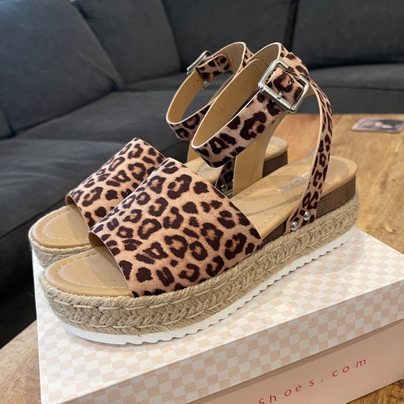 Women’s Espadrille Sandals - Picture 2 of 4